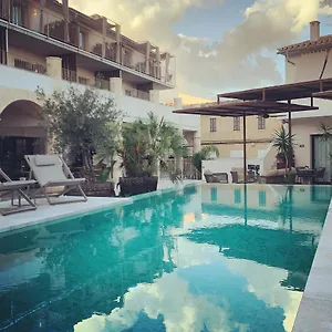 Hotel Ynaira &